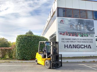 Four wheel front forklift Hangcha XE25i ( CPD25-XEY2HA-SI )