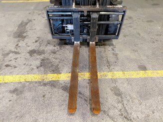 Four wheel front forklift Caterpillar GP25N