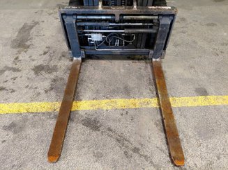Four wheel front forklift Caterpillar GP25N