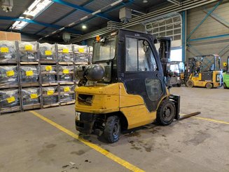 Four wheel front forklift Caterpillar GP25N