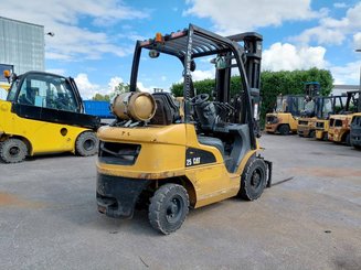 Four wheel front forklift Caterpillar GP25N