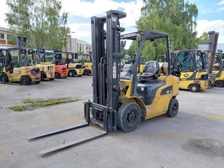 Four wheel front forklift Caterpillar GP25N