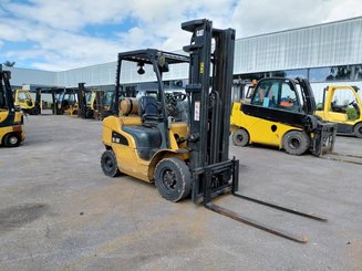 Four wheel front forklift Caterpillar GP25N