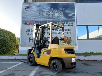 Four wheel front forklift Caterpillar GP30NTD