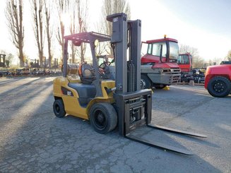 Four wheel front forklift Caterpillar GP30NTD
