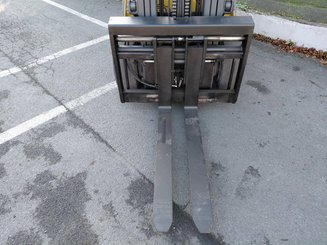 Four wheel front forklift Caterpillar GP30NTD