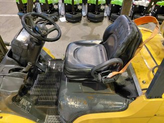 Four wheel front forklift Caterpillar GP30NTD