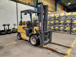 Four wheel front forklift Caterpillar GP30NTD