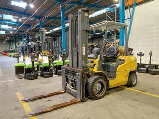 Four wheel front forklift Caterpillar GP30NTD