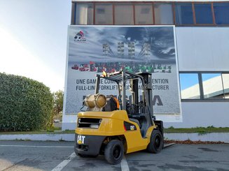 Four wheel front forklift Caterpillar GP30NTD