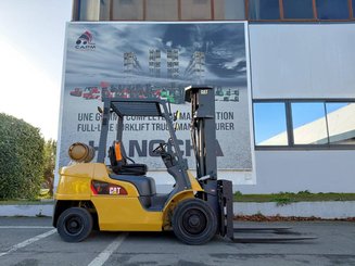 Four wheel front forklift Caterpillar GP30NTD