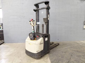 Pedestrian pallet stacker Crown ESI4000-12 - 1