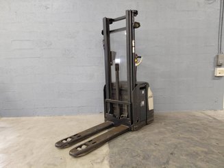 Pedestrian pallet stacker Crown ESI4000-12 - 2