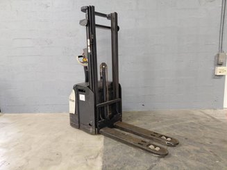 Pedestrian pallet stacker Crown ESI4000-12 - 1