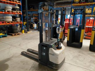 Pedestrian pallet stacker Crown ESI4000-12