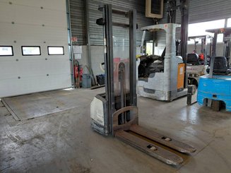Pedestrian pallet stacker Crown WF3000 1.2