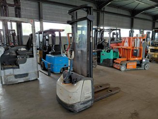 Pedestrian pallet stacker Crown WF3000 1.2