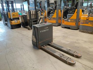 Pedestrian pallet truck Crown WP3020-2.0