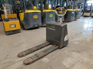 Pedestrian pallet truck Crown WP3020-2.0