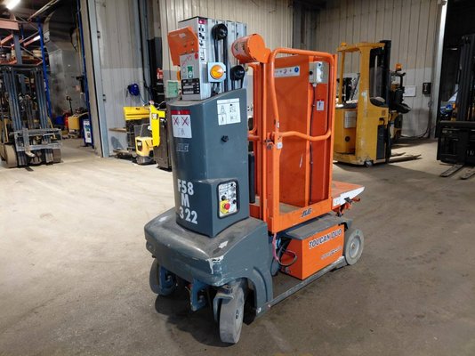 Vertical lift platform JLG TOUCANDUO - 1