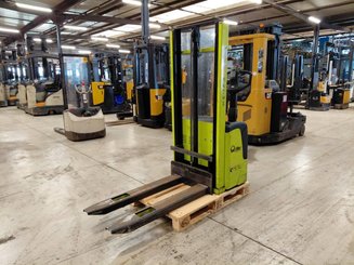 Pedestrian pallet stacker Pramac GX12 25