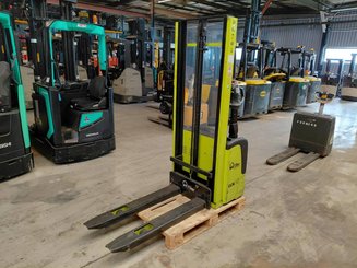Pedestrian pallet stacker Pramac GX12 25