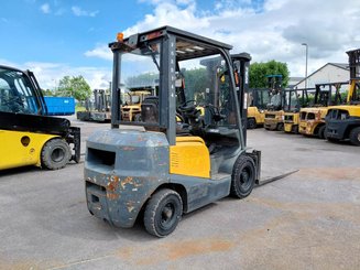 Four wheel front forklift TCM FD25T3
