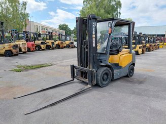 Four wheel front forklift TCM FD25T3