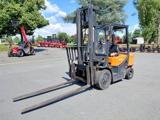 Four wheel front forklift Doosan D30GP - 1