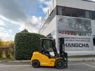 Four wheel front forklift Hangcha XE30Hi ( CPD30-XEY2H2-SI )