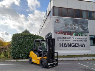 Four wheel front forklift Hangcha XE30Hi ( CPD30-XEY2H2-SI )