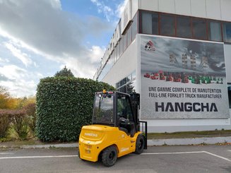 Four wheel front forklift Hangcha XE30Hi ( CPD30-XEY2H2-SI )