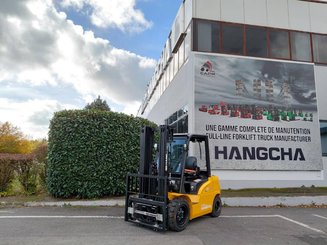 Four wheel front forklift Hangcha XE30Hi ( CPD30-XEY2H2-SI )