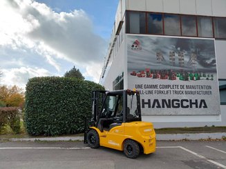 Four wheel front forklift Hangcha XE30Hi ( CPD30-XEY2H2-SI )