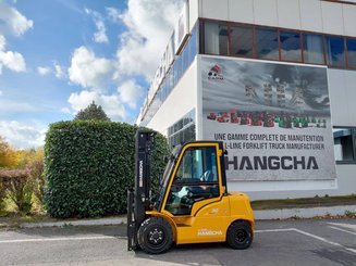 Four wheel front forklift Hangcha XE30Hi ( CPD30-XEY2H2-SI )