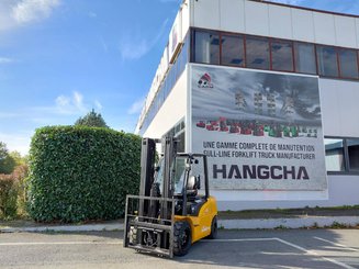 Four wheel front forklift Hangcha XE35i (CPD35-XEY2HA-SI)