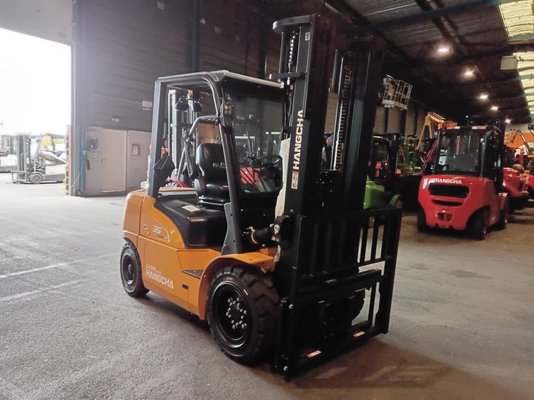 Four wheel front forklift Hangcha XE35i (CPD35-XEY2HA-SI) - 1