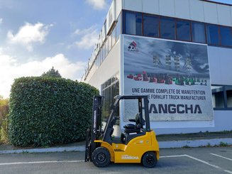 Four wheel front forklift Hangcha XE18i (CPD18-XEY2HA-SI) 