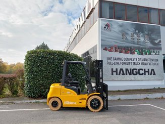 Four wheel front forklift Hangcha XE30i ( CPD30-XEY2HA-SI )