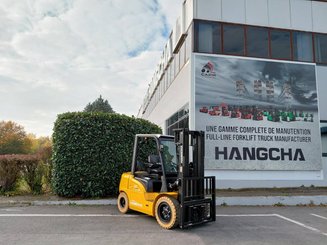 Four wheel front forklift Hangcha XE30i ( CPD30-XEY2HA-SI )