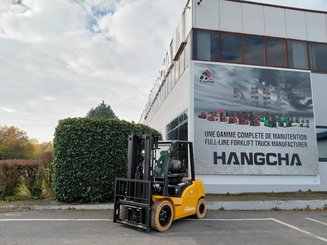 Four wheel front forklift Hangcha XE30i ( CPD30-XEY2HA-SI )