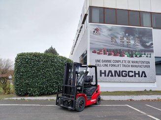 Four wheel front forklift Hangcha XF25D-2 (CPCD25-X2H7F1)