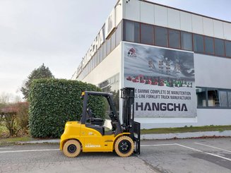Four wheel front forklift Hangcha XE35i (CPD35-XEY2HA-SI)