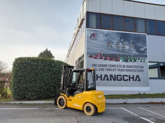 Four wheel front forklift Hangcha XE35i (CPD35-XEY2HA-SI)