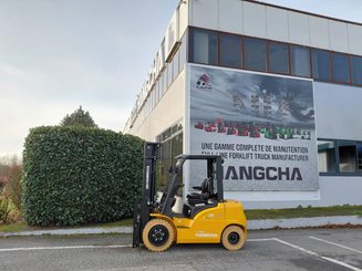 Four wheel front forklift Hangcha XE35i (CPD35-XEY2HA-SI)