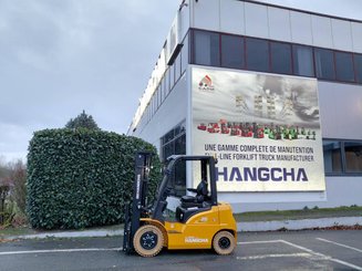 Four wheel front forklift Hangcha XE25i ( CPD25-XEY2HA-SI )