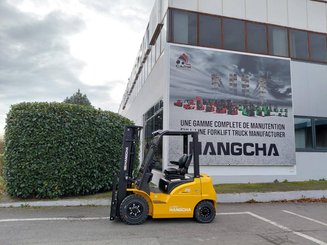 Four wheel front forklift Hangcha XE25i ( CPD25-XEY2HA-SI )