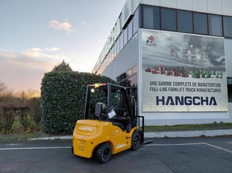 Four wheel front forklift Hangcha XE25i ( CPD25-XEY2HA-SI )