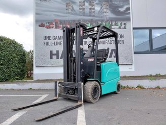 Four wheel front forklift Hyster J2.50XM