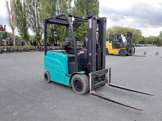 Four wheel front forklift Hyster J2.50XM